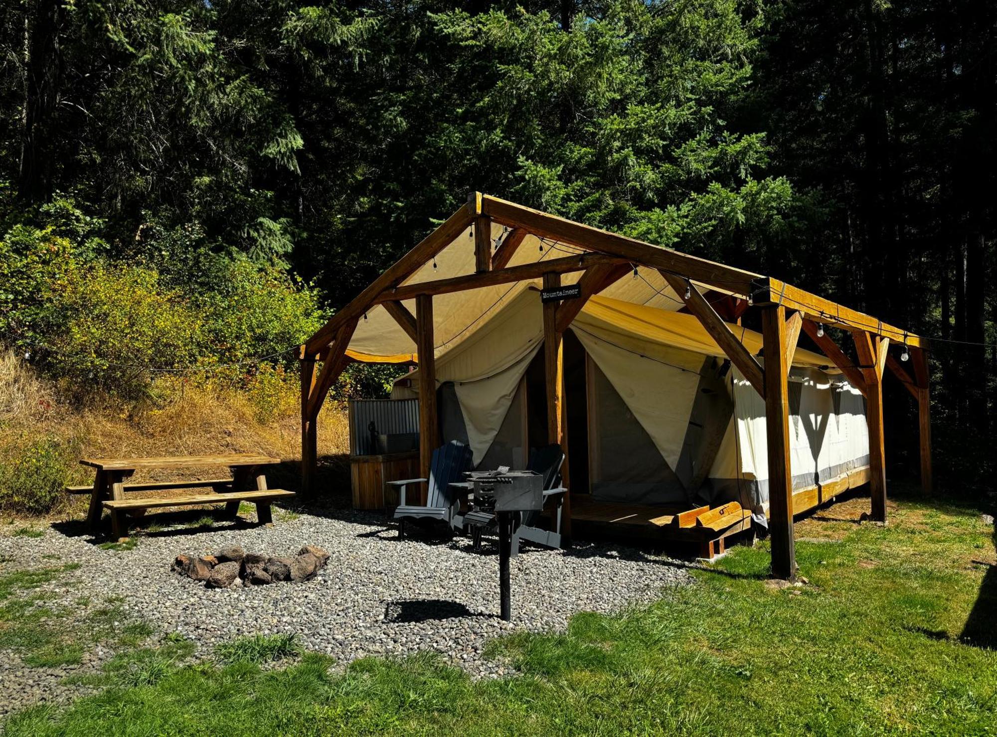 Umpqua'S Last Resort - Wilderness Cabins, Rv Park & Glamping Idleyld Park Eksteriør billede