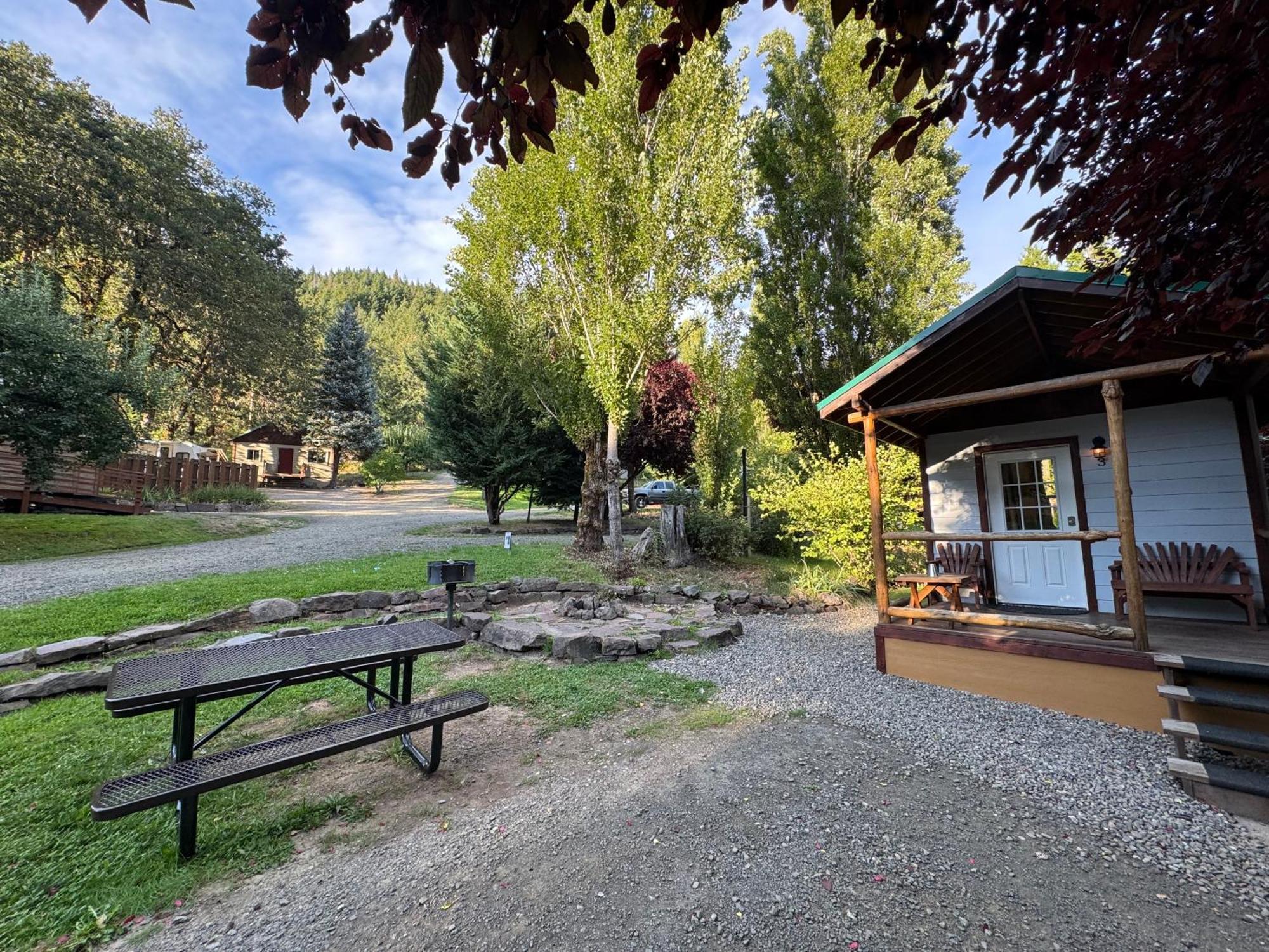 Umpqua'S Last Resort - Wilderness Cabins, Rv Park & Glamping Idleyld Park Eksteriør billede