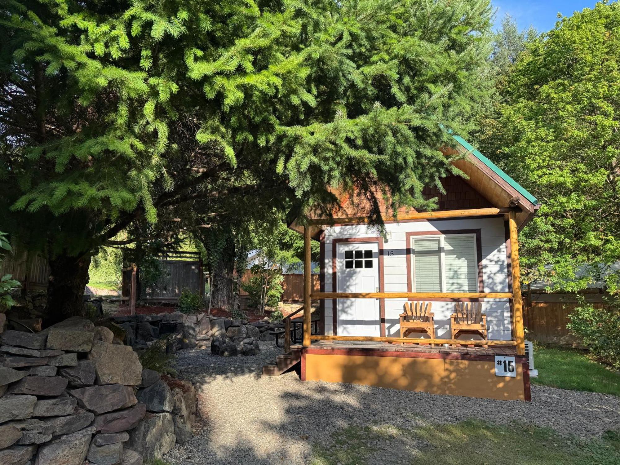 Umpqua'S Last Resort - Wilderness Cabins, Rv Park & Glamping Idleyld Park Eksteriør billede