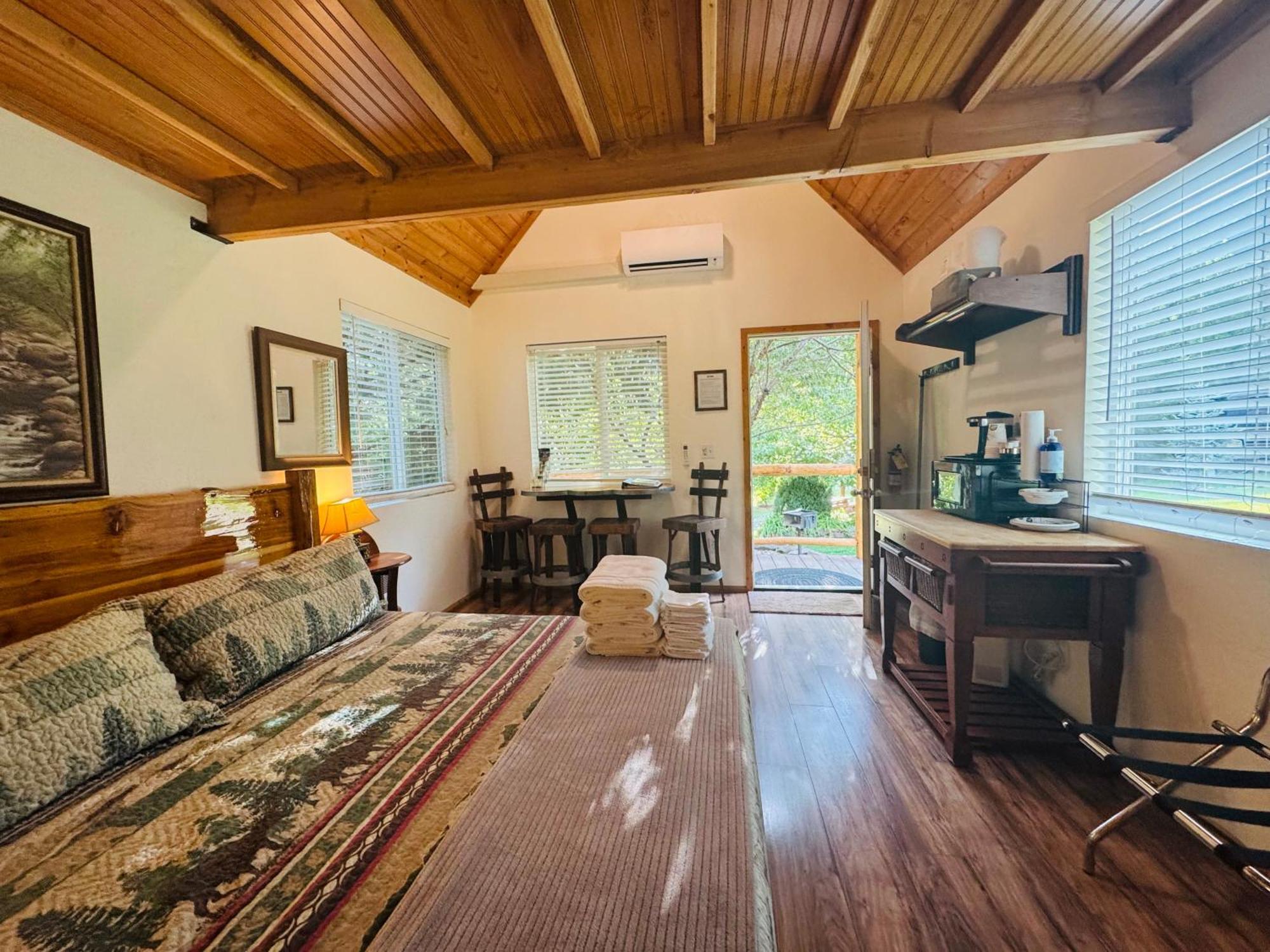 Umpqua'S Last Resort - Wilderness Cabins, Rv Park & Glamping Idleyld Park Eksteriør billede